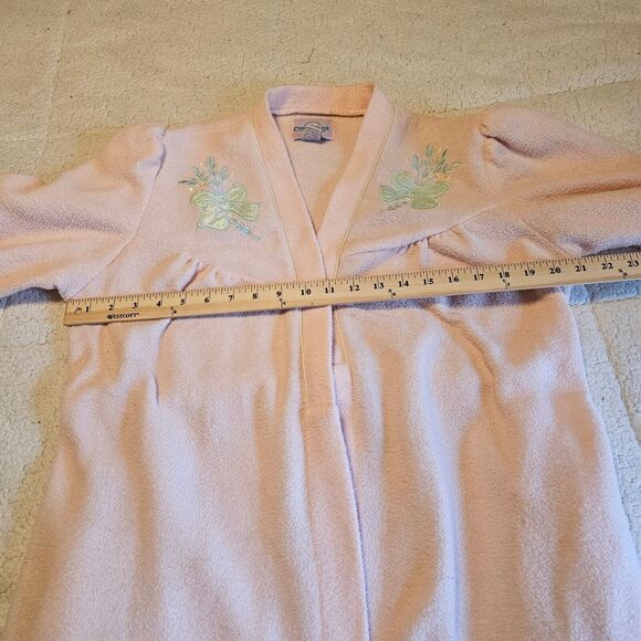 Vintage Comfy Club Womens Sz Medium Robe House Coat Pink embroidered - Picture 6 of 8